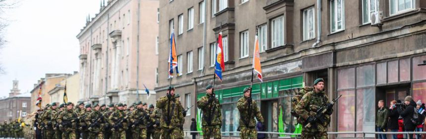 Parade in Estland (foto: ministerie van Defensie)