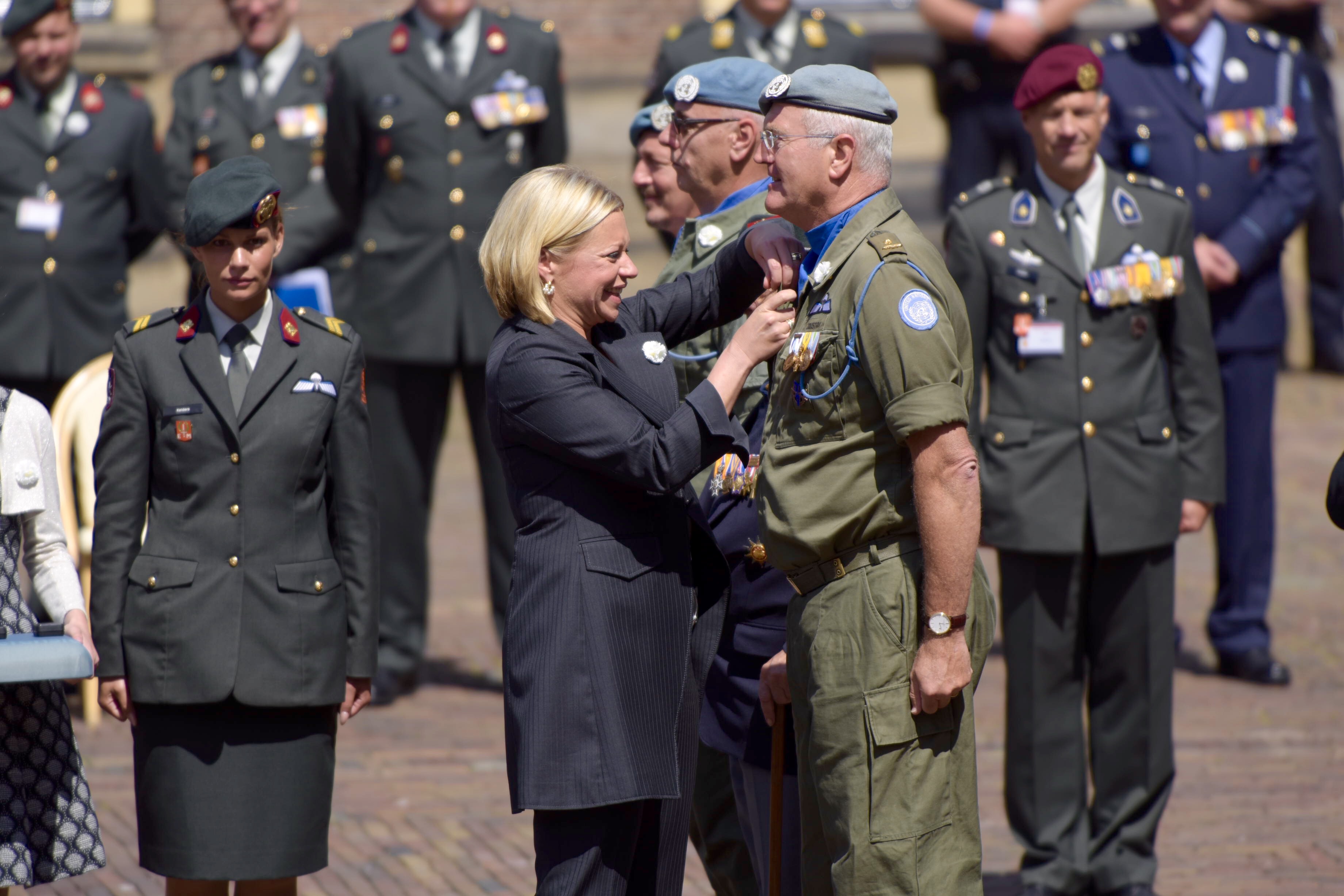 Eerste draaginsigne Nobelprijs VN-militairen uitgereikt