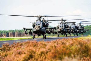 Apaches tijdens Falcon Autumn (foto Defensie)