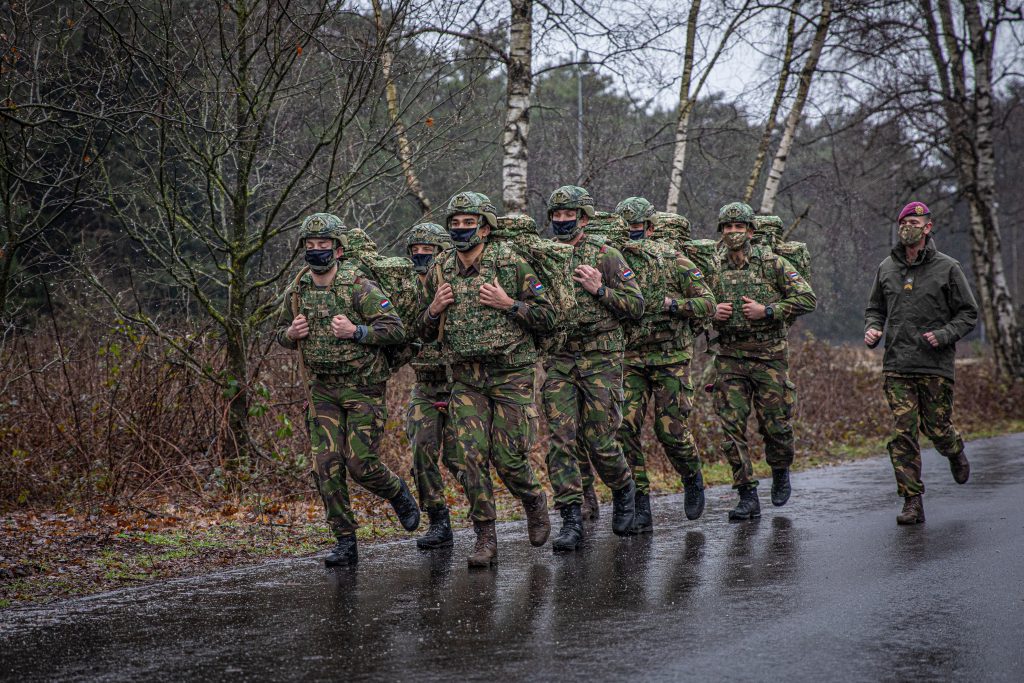 lanthaan gemakkelijk Onnauwkeurig Eenheidsgewijze verstrekking nieuwe uitrusting van start - Defensie Platform