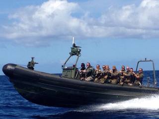 Militairen op weg naar inzetgebied (foto: defensie)